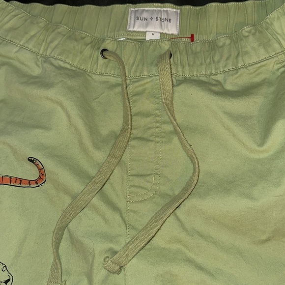 Men’s tiger shorts medium - Picture 2 of 3